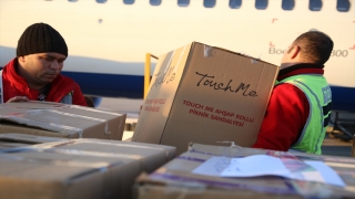 Afetzedelerin Antalya’ya tahliyesi, kentten de deprem bölgesine yardımlar sürüyor