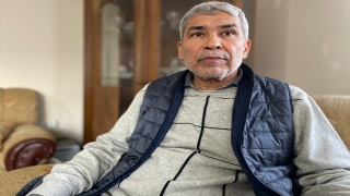 Taşı betona vurarak enkazdan oğlunun kurtarılmasını sağlayan baba buruk sevinç yaşıyor
