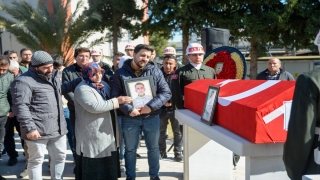 Hatay’da deprem nedeniyle çöken otelde şehit olan asker son yolculuğuna uğurlandı