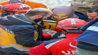 İslahiye’de babakız depremin 132. saatinde enkazdan kurtarıldı