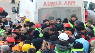 Kahramanmaraş’ta bir genç kız 133’üncü saatte enkazdan kurtarıldı