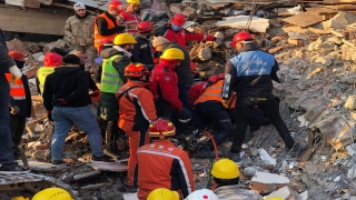 Hatay’da enkaz altında kalan bir kişi 136 saat sonra kurtarıldı