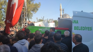 Adana’da depremde hayatını kaybeden aynı aileden 3 kişinin cenazeleri defnedildi