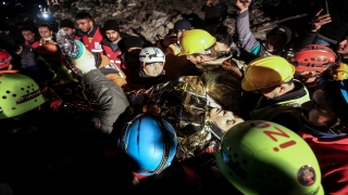 Hatay’da enkaz altında kalan kadın 136 saat sonra kurtarıldı