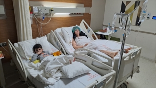 Hatay’da enkazda ayrı düşen anne ile oğlu Adana’da hastanede birbirine kavuştu