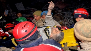 Kahramanmaraş’ta enkaz altındaki çift, 138 saat sonra kurtarıldı