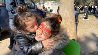 Gaziantep’te enkazdan çıkarılan 9 yaşındaki Elif’e hastanede doğum günü sürprizi