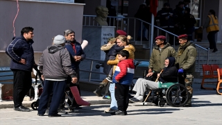 Hindistanlı sıhhiyeci askerler İskenderun’daki liseyi sahra hastanesine çevirdi