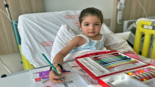 Hatay’da enkazdan kurtarılınca muayene olmadan su içmek istemeyen Hazal iyileşiyor