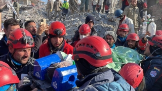 Gaziantep’te 155 saat sonra 8 yaşındaki çocuk enkazdan çıkarıldı
