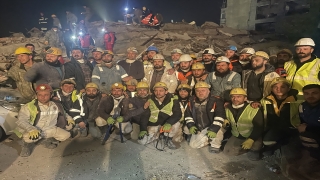 Hatay’da madenciler 160 saat enkaz altında kalan kadın ve çocuğa tahkimat yaparak ulaştı