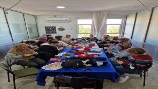 Antalya’da öğretmen ve öğrenciler depremzedeler için seferber oldu