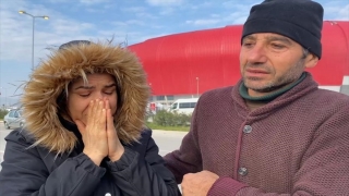 Hatay’da depremde yıkılmadan önce evden çıkmayı başaran aile, yaşadıkları korkuyu anlattı