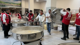 Ünlü şefler, Gaziantep’teki depremzedeler için ocak başına geçti