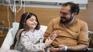 Enkazda babasıyla ”taş kağıt makas” oynayarak 101 saat bekleyen Tanem taburcu edildi