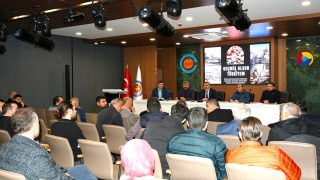 Kumlucalı iş insanları depremzedeler için yardım kampanyası düzenledi