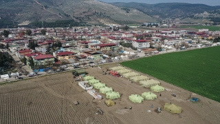 Özbek askerler hem enkazda hem sahra hastanesinde depremzedelerin yardımına koşuyor