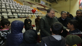 AK Parti Sözcüsü Çelik Osmaniye’de depremzedeleri ziyaret etti