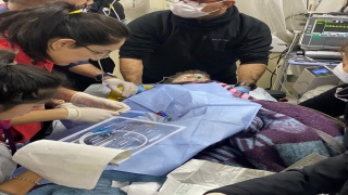 Hatay’da depremin 260. saatinde 12 yaşındaki çocuk enkazdan sağ çıkarıldı
