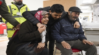 Hatay’da enkaz altında kalan iki kişi depremin 261. saatinde kurtarıldı