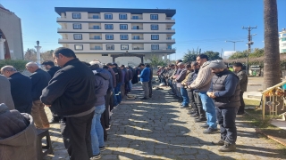 Hatay ve Osmaniye’deki camilerde depremde ölenler için gıyabi cenaze namazı kılındı