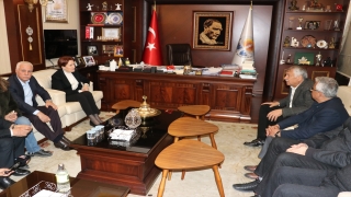 İYİ Parti Genel Başkanı Akşener, depremden etkilenen Adana’da ziyaretlerde bulundu: