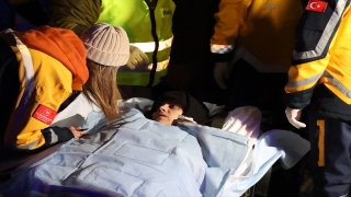 Yaralı depremzedeler Norveç ambulans uçağıyla İstanbul’a getirildi 