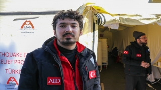 Gönüllü doktorlar Kahramanmaraş’taki depremzedelerin yaralarını sarıyor