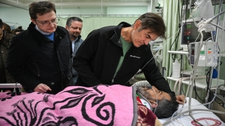 Hatay’da enkazdan 296. saatte kurtarılan baba yaşadıklarını Dr. Mehmet Öz’e anlattı