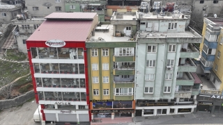 Kahramanmaraş’taki avize mağazası depremde ayakta kalmayı başardı
