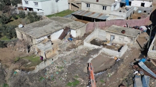 Gaziantep’te ağır hasarlı yapıların yıkımına başlandı