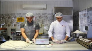 Depremzede çölyak hastalarına 10 bin glütensiz ekmek dağıtıldı