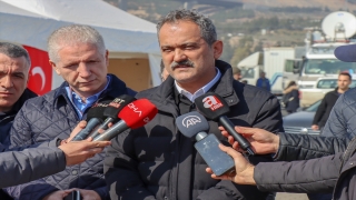 Milli Eğitim Bakanı Özer, İslahiye’de depremzede öğrencileri ziyaret etti