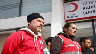 Acısını unutup depremzedelere yardım için seferber oldu