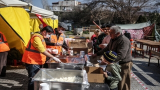 TBMM aşçıları Hatay’da depremzedeler için yemek pişiriyor