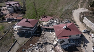 Kahramanmaraş’ta depremde oluşan yarık Çiğli Mahallesi’ni ikiye böldü