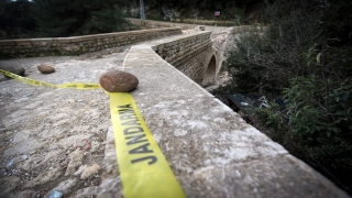 ”Tarihi eserler kenti” Hatay’daki Batıayaz Köprüsü, depremler nedeniyle zarar gördü