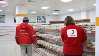 Kızılay depremden etkilenen 4 ilde 5 sosyal market açtı
