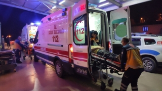 Adana’da otomobil ve panelvanın çarpışması sonucu 4 kişi yaralandı