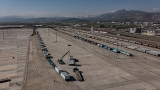 Kahramanmaraş’a barınma amaçlı konteynerlerin ilk bölümü ulaştı