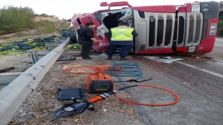 Burdur’da sebze yüklü tırın devrilmesi sonucu 1 kişi öldü