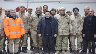 Terörle mücadeleye destek veren güvenlik korucuları depremzedelerin yardımına koştu