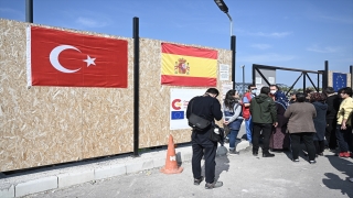 İspanyol yardım ekibi sahra hastanesi nöbetini arkadaşlarına devretti