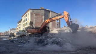 Elbistan’da yıkılan 342 binanın 185’inin enkazı kaldırıldı