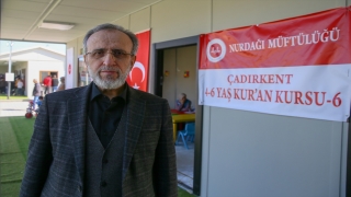 Diyanet ekipleri depremzedelerin yaralarını maddi ve manevi desteklerle sarmaya çalışıyor