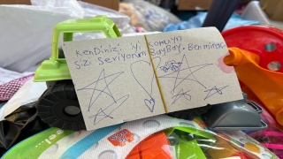 Çocukların Hatay’a gönderdiği ”iyi dilek” notlu oyuncaklar depremzede akranlarına ulaştı