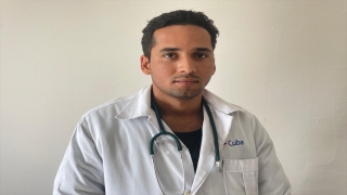 Kübalı doktorlar, depremler sonrasında binlerce kilometre uzaktan yardıma koştu