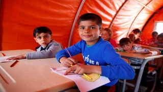 Hatay’da depremzede öğrenciler Mehmetçik Okulu’ndaki etkinliklerle moral buluyor
