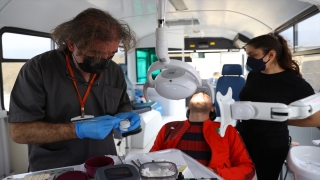 Hatay’da depremzedelerin diş tedavileri mobil hizmet otobüsünde yapılıyor
