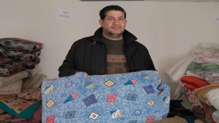 Hataylı depremzede kendisine verilen yastıkta bulduğu altını yetkililere teslim etti 